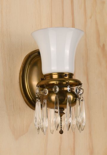 Single Light Brass Wall Sconce w/Crystal Drops